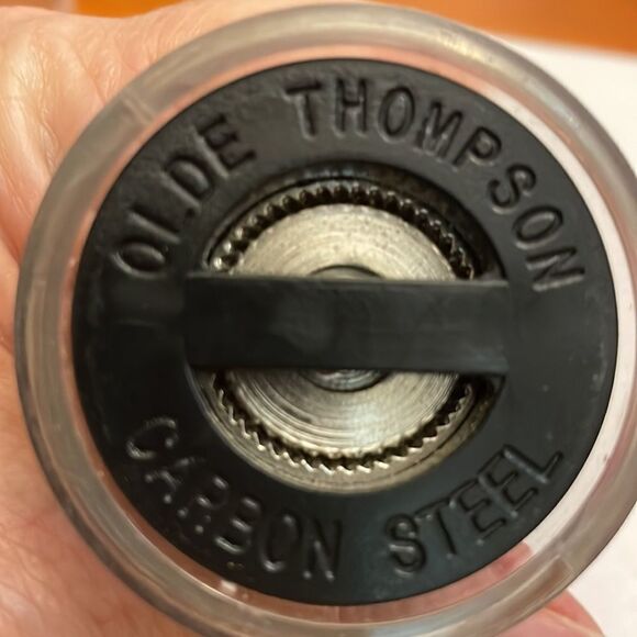 Olde Thompson carbon steel salt and pepper grinder - Picture 5 of 6